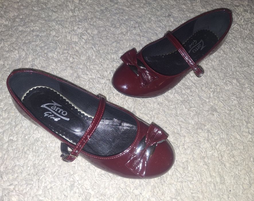 Pantofi de lac visinii