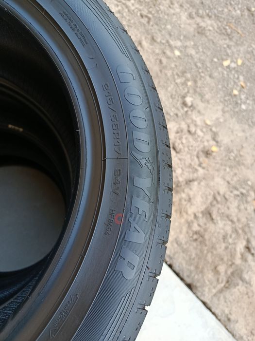 215_55_R17 Good year