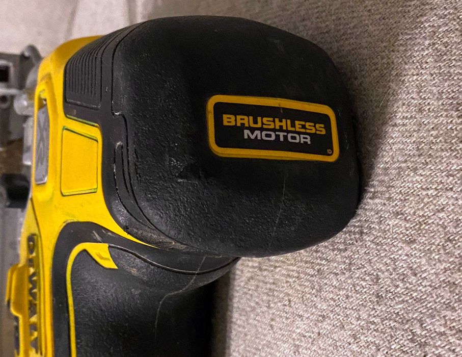 Fierastrau vertical DEWALT DCS335 pe 18V Brushless - corp