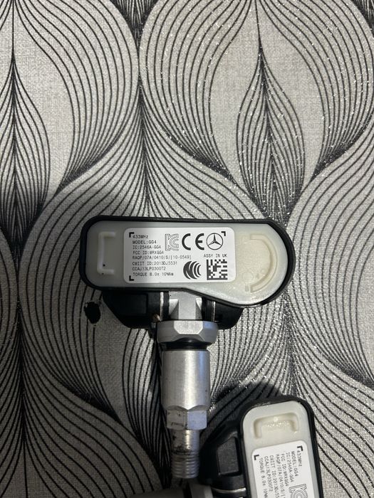 4 броя оргинални мерцедес цензорни винтили