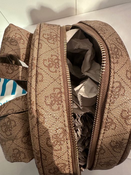 Чисто нова раница Guess