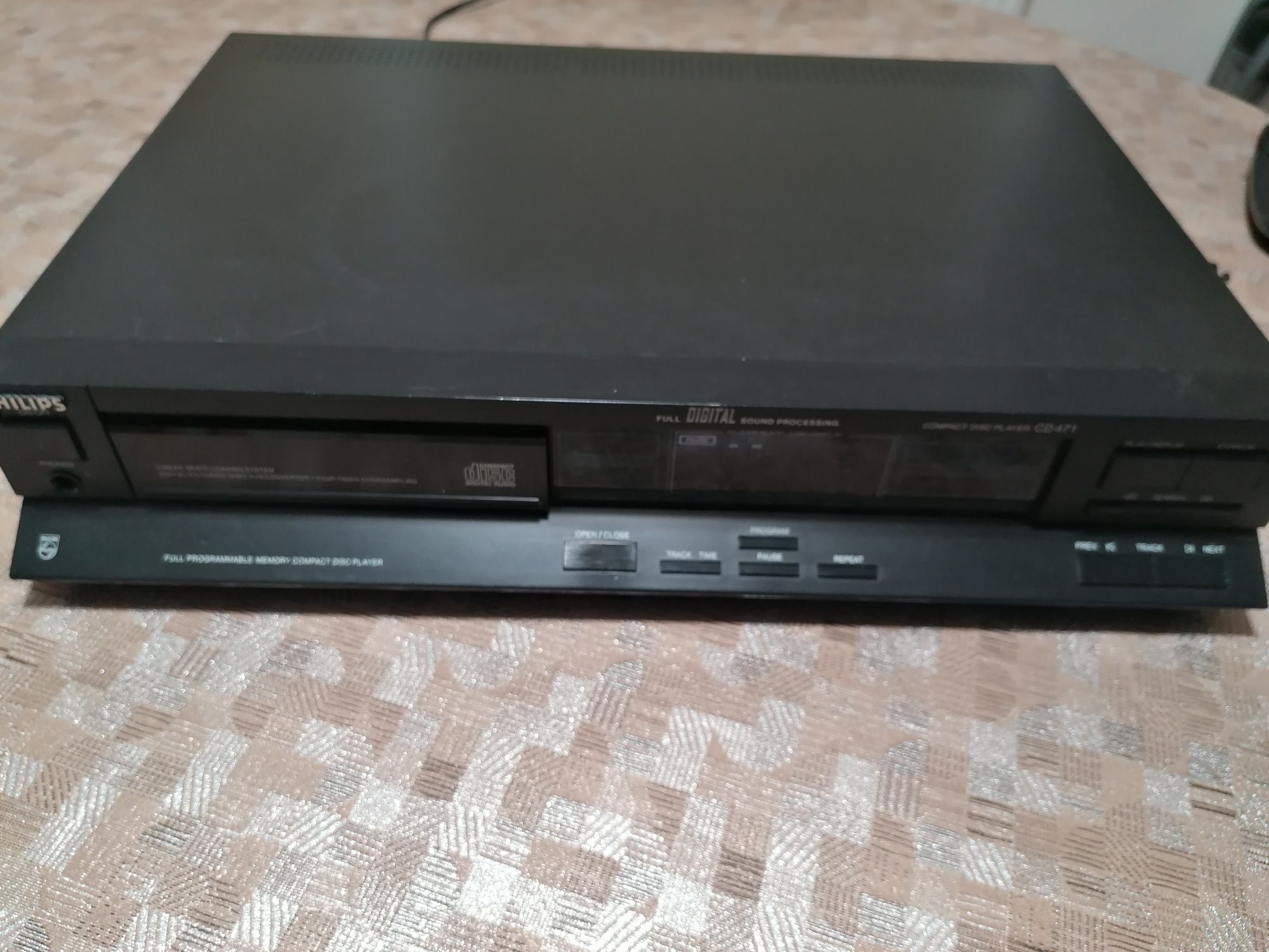 Компакт диск плеър модел  PHILIPS CD 471 -DAC TDA1541 A