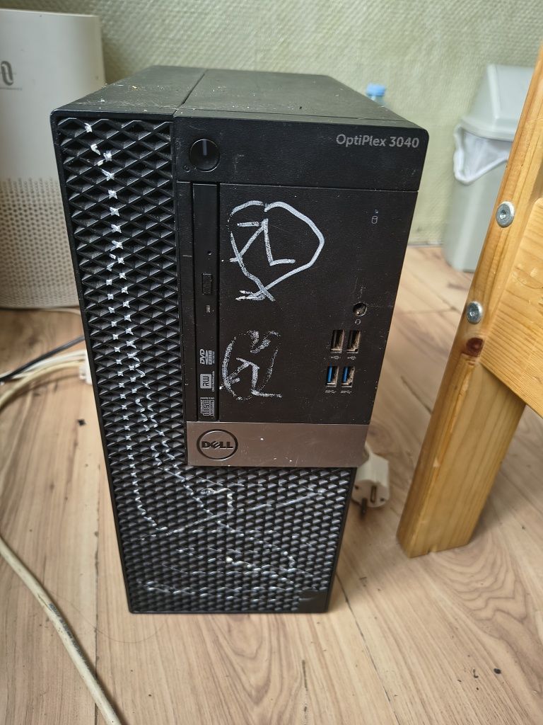 Монитор DELL  и компютър DELL *ПРОДАВАТ СЕ СПЕШНО!*