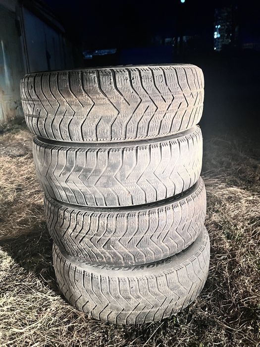 Зима Pirelli 185/65-15 липучки с железными дисками. Пирелли