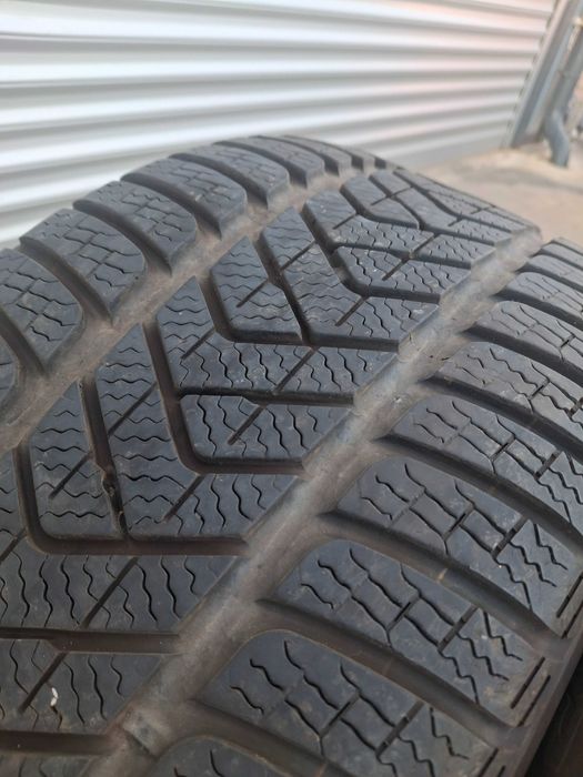 2бр. зимни гуми 245/40/18 Pirelli DOT 2222
