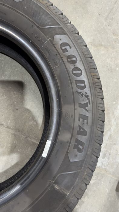 4 бр. Гуми 215/65/16c Goodyear dot21
