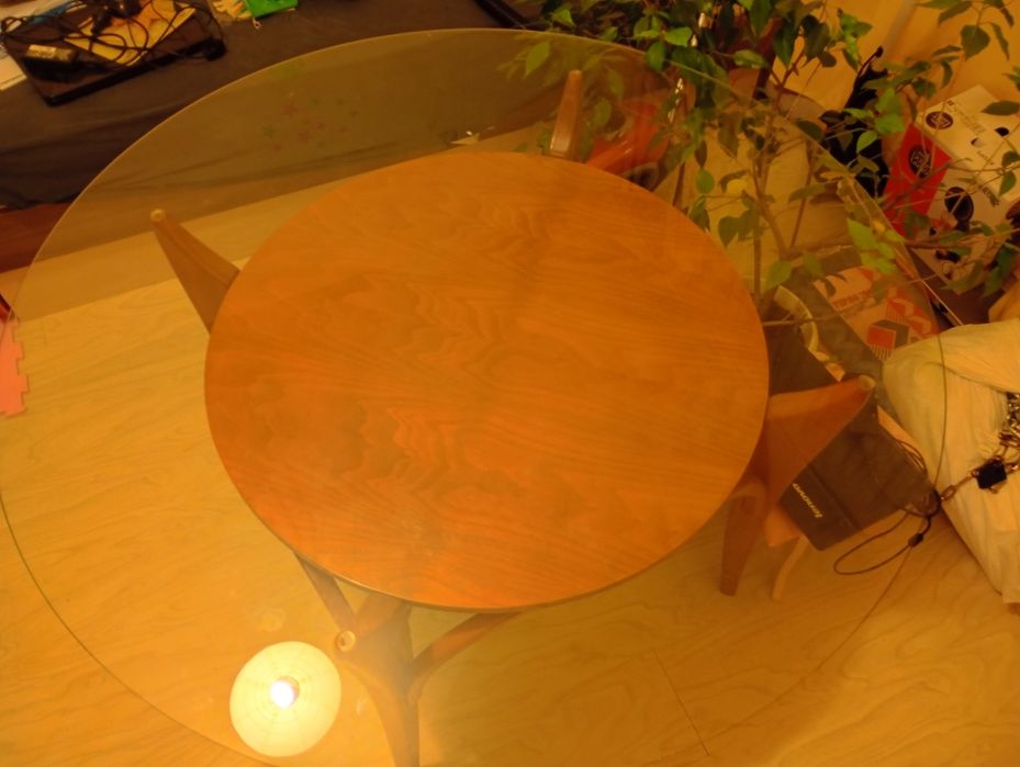 Трапезна кръгла маса