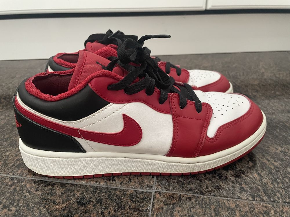 Papuci Bapesta si jordan 1 low