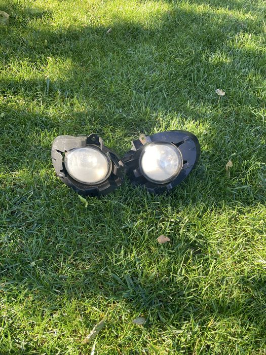 Халогени (фарове за мъгла) тойота авенсис т27