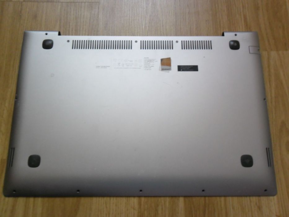 Capac spate jos (BOTOM) Lenovo ideapad U530 - impecabil