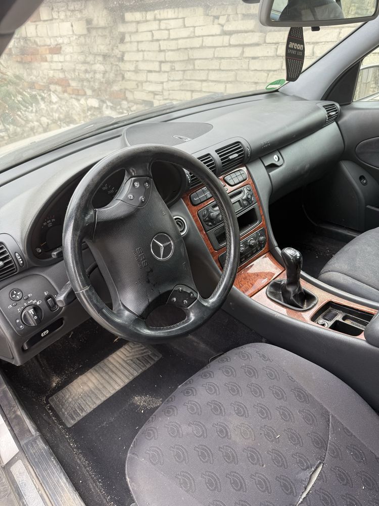 Продавам Mercedes C180 Kompressor 2003!