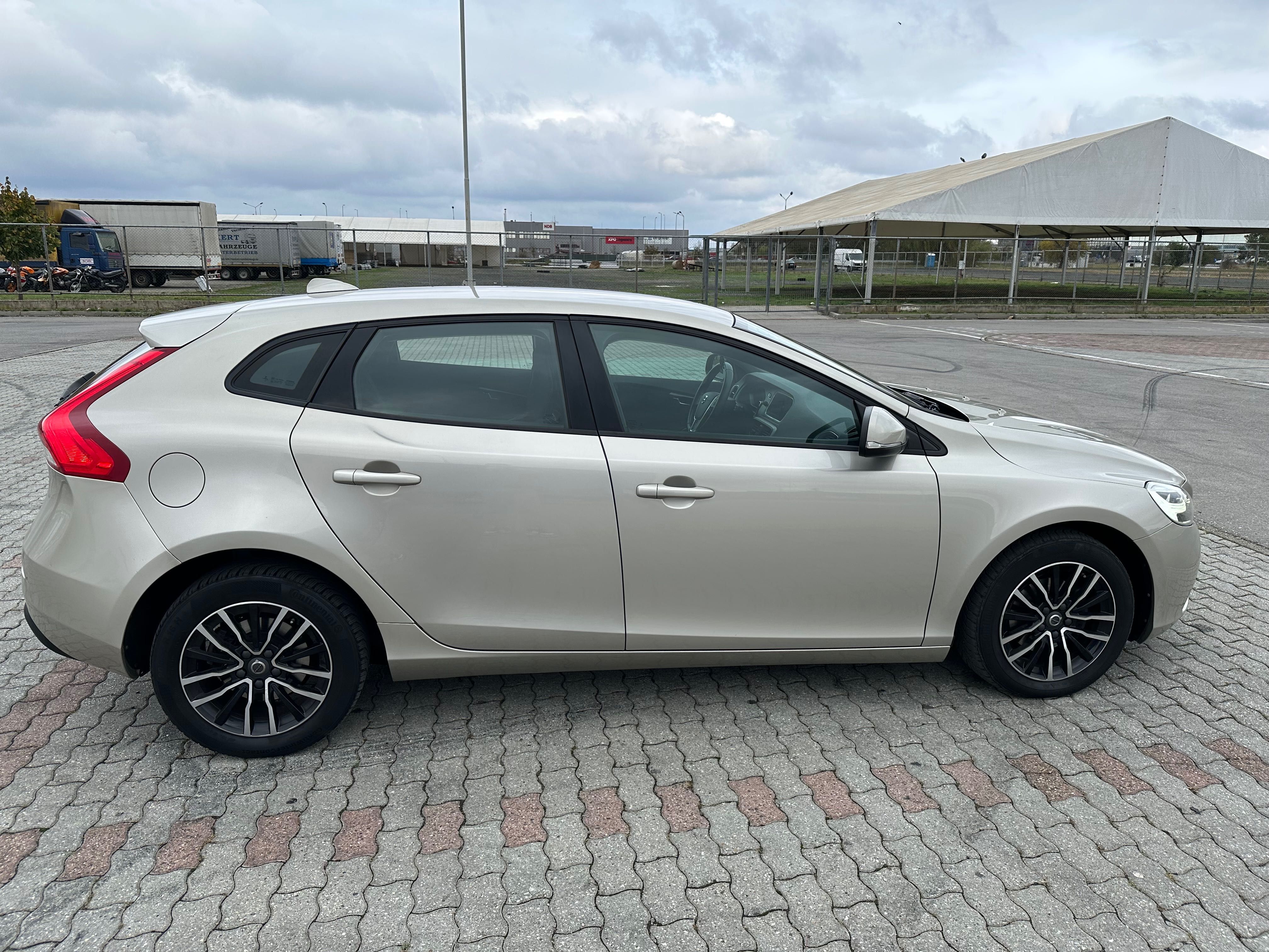 VÂND Volvo V40 D2 Limited