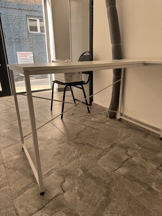 Стол для офиса.