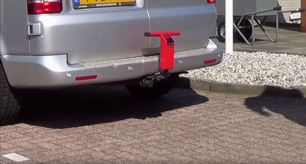 Blocaj deschidere usi spate pentru masini tip Van, Dube, cu fixare pe carligul de remorcare, Bara antifurt Matador pentru Mercedes Vito, Sprinter, VW Transporter, Crafter, LT, Renault Trafic, Opel Vivaro,