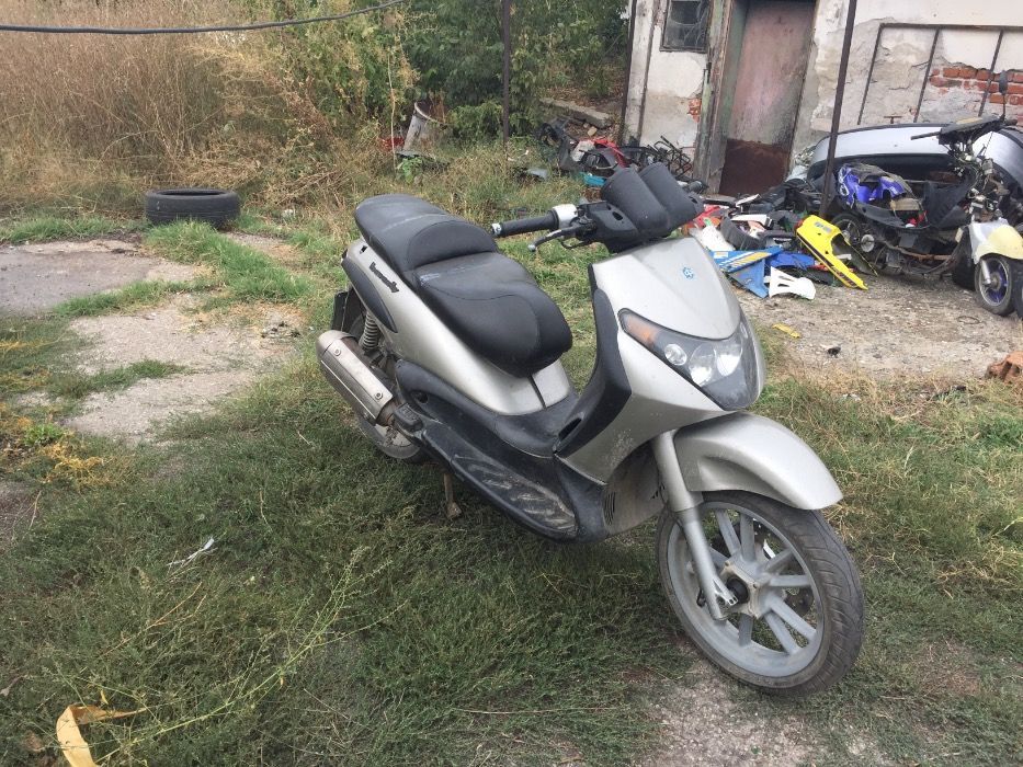 Piaggio Beverly 200  и 125 кубика 2003г на части пиаджо бевърли