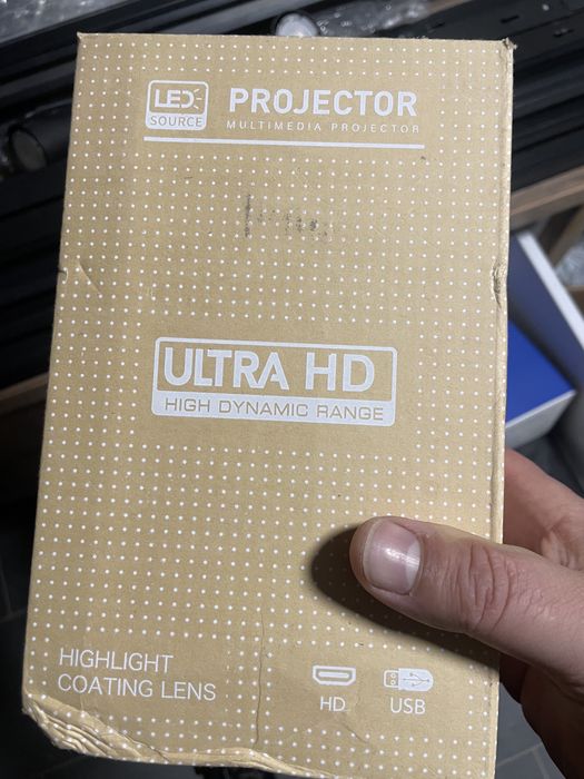 Proiector portabil nou