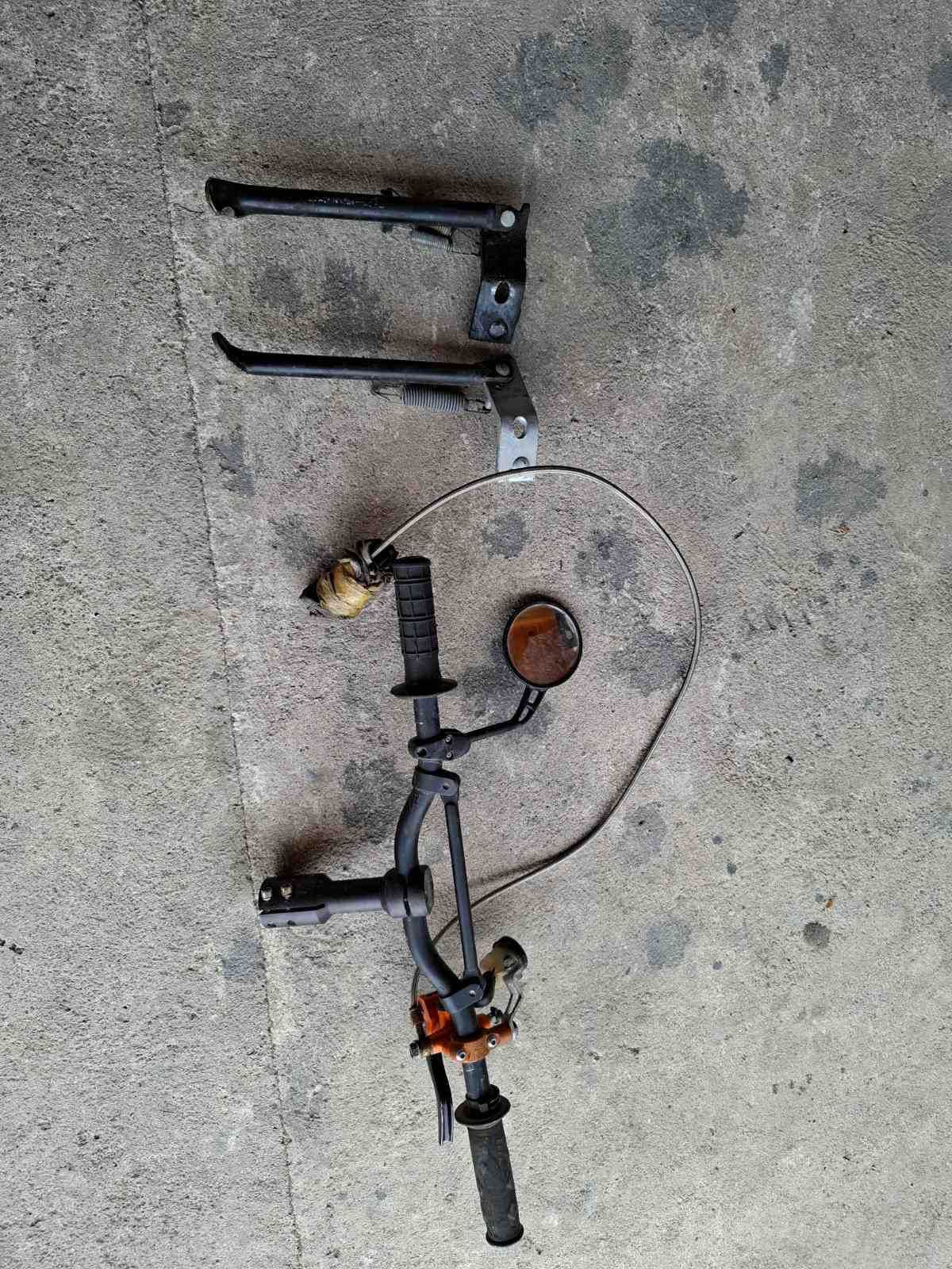 benelli trk пластмаси benelli 125 bn 
 yamaha booster 50 пластмаси фар