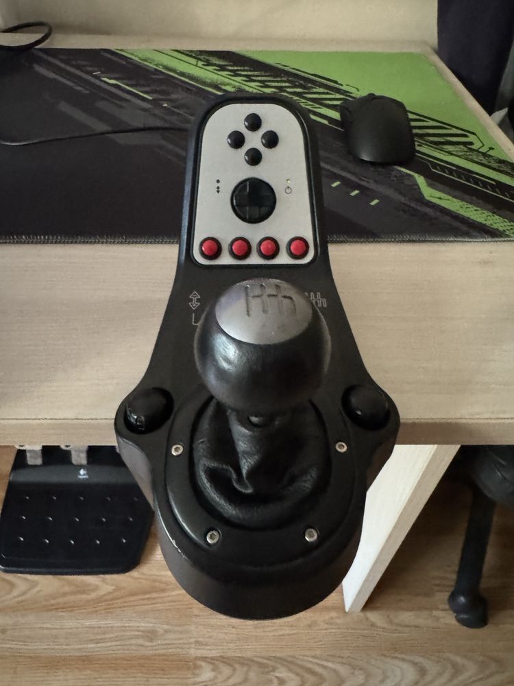 Продавам волан Logitech G25