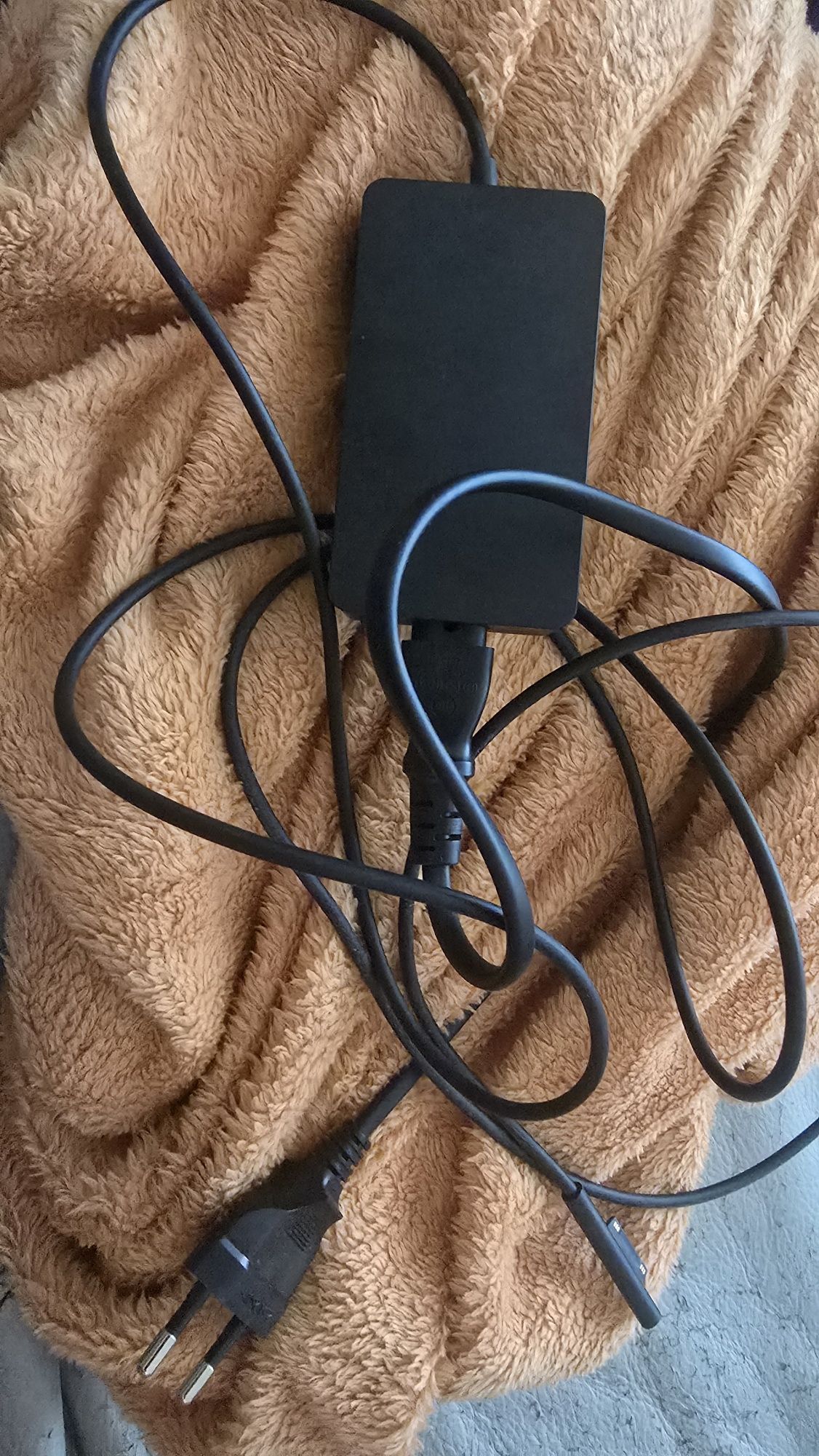 Зарядно Microsoft Surface Pro 44W model 1800