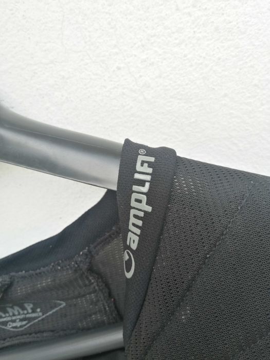 Протектор Amplifi за ски, сноуборд и велосипед