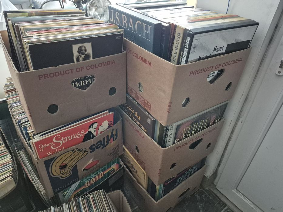 Vând Lot 500lp Discuri Vinil cu muzică clasică mixta 

Artiști:

- F