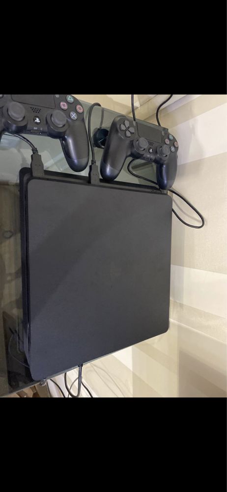 Playstation4 slim HDR 500g один джестика почти новый