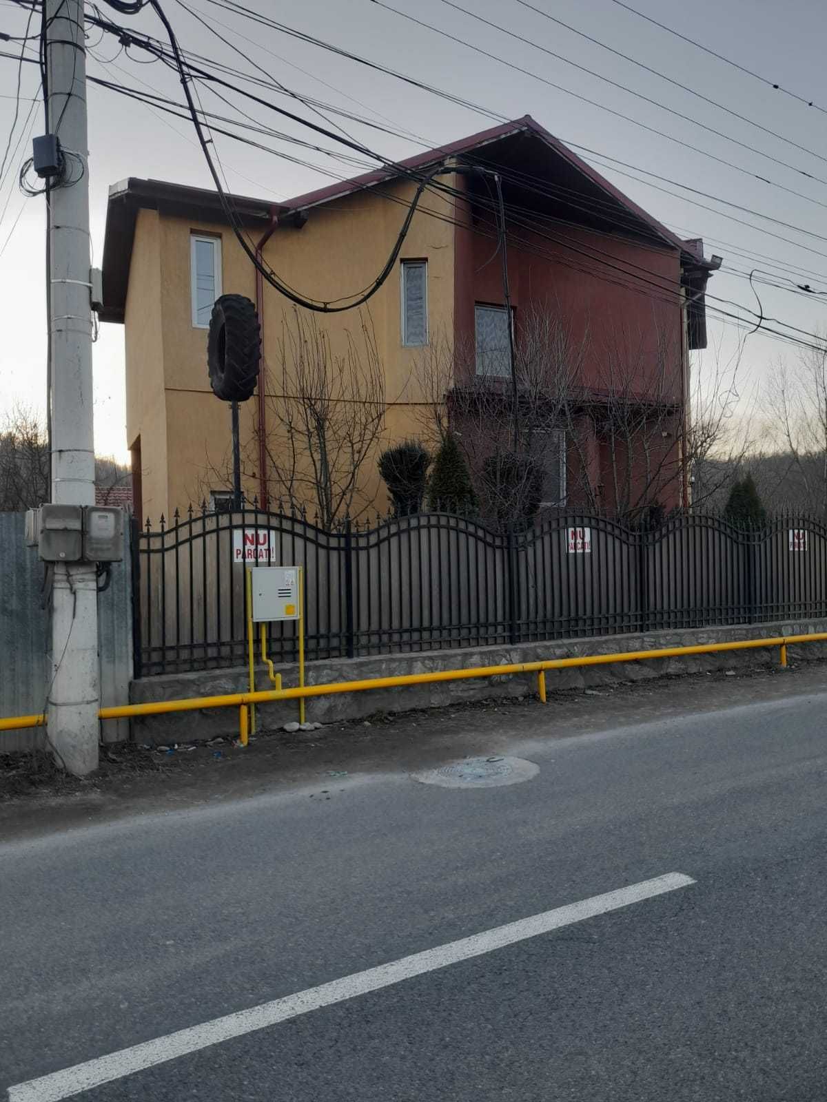 Vând casă în Petroșani