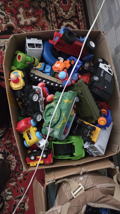 Продам машинки разные