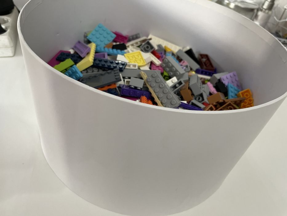 Cutii pline cu lego de fete.Pret negociabil