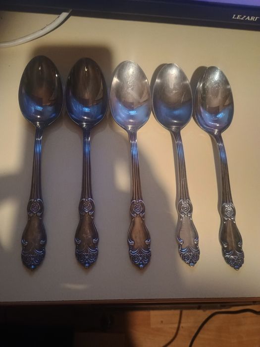 Кольчугинские столовые мельхиоровые ложки  5 штук.