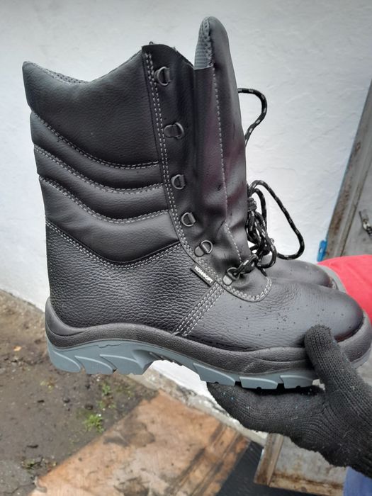 Продам берцы новые в городе