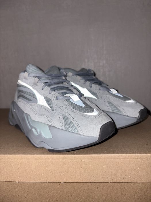 Adidas Yeezy Boost 700 V2 - Номер 38