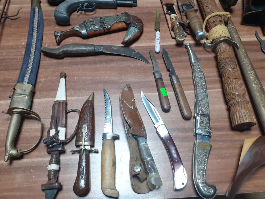 Стари  ками,кинжали,саби  и  пищови