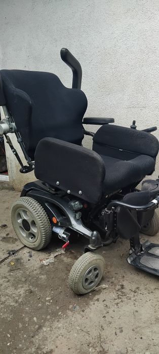 Vând 2 căruțuri pentru oamenii cu dizabilități