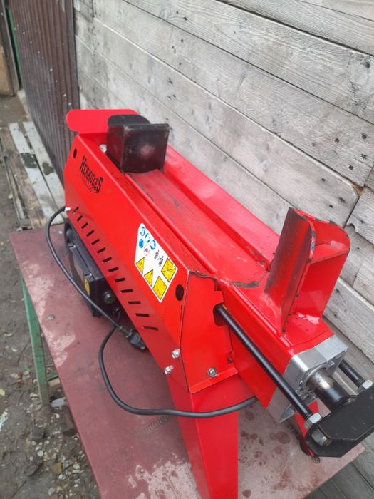 Vând despicător de lemne