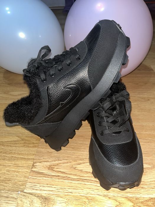 Срочно продам кроссы мех зима