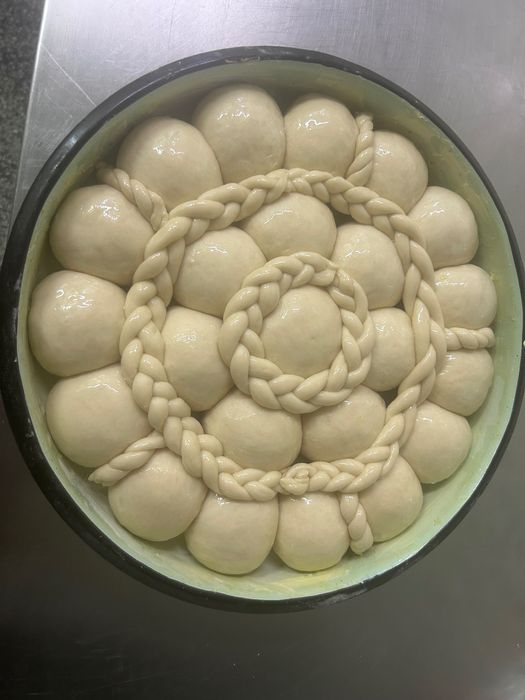Производство и доставка на прясно изпечени закуски и баници