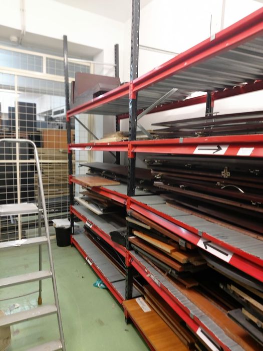 Vând rafturi metalice profesionale reglabile la super preț