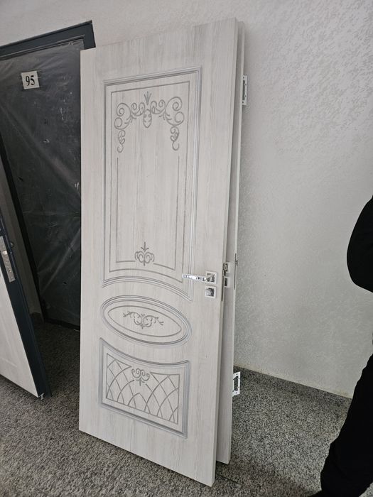 Продаётся дверь мдф крашеные