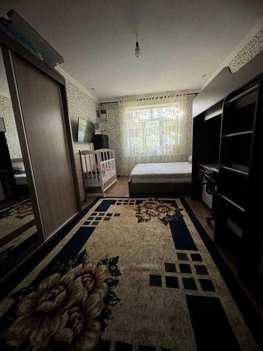 Продается срочно 2-комнатная квартира в районе Ойбек (метро рядом)