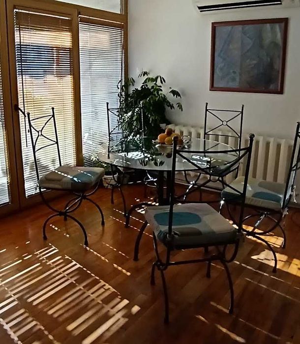 Маса и шест стола -ковано желязо и стъкло