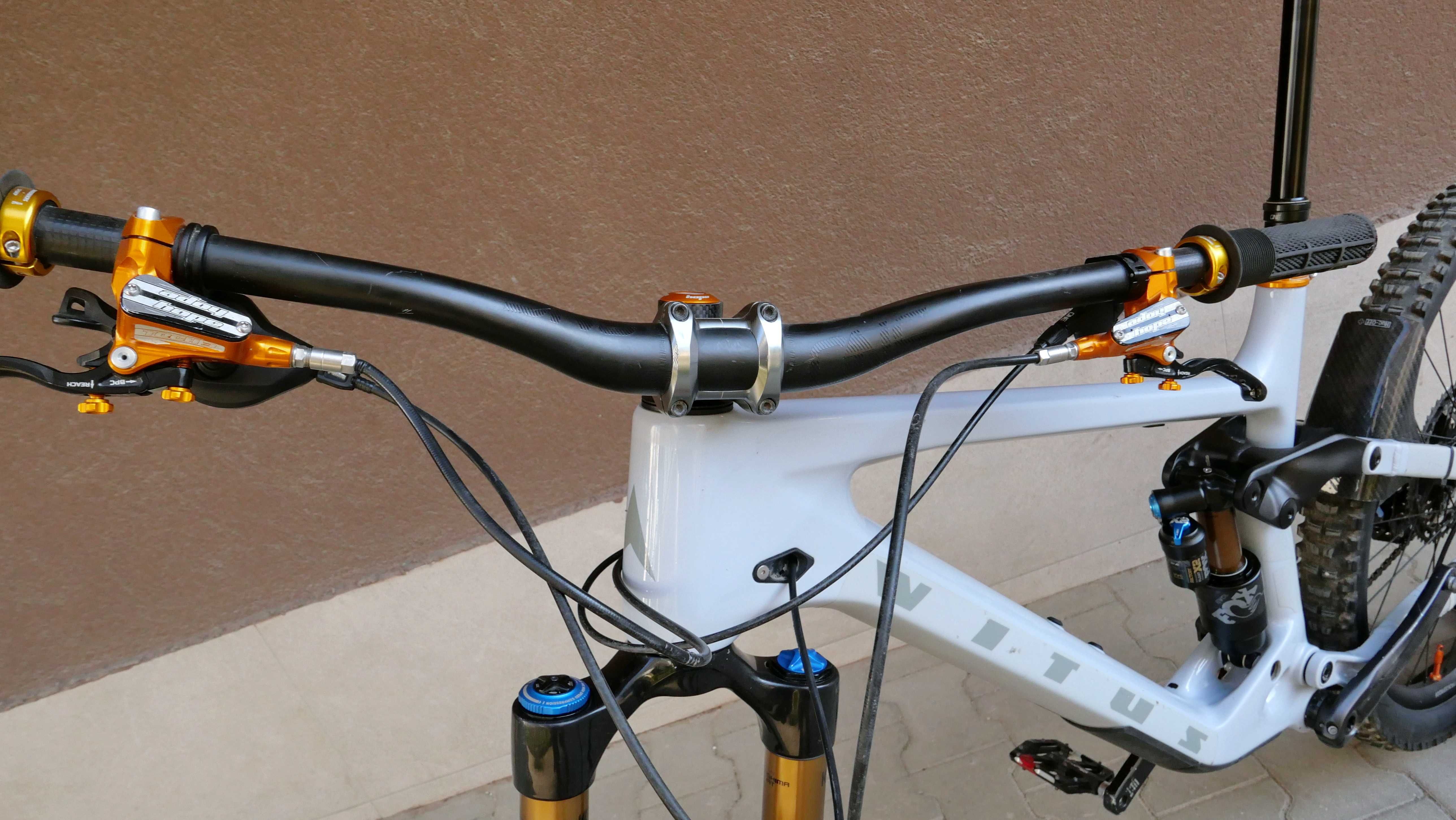 Vitus Sommet, 27.5 L, T700 карбон, FOX 38 Factroy, 170 ход, 1x 12 XTR