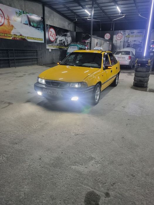 Продаю машину нексия 1