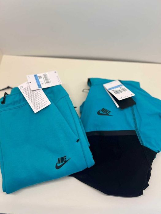 100% Оригинален Анцуг Nike Tech Fleece -Комплект в размер Л