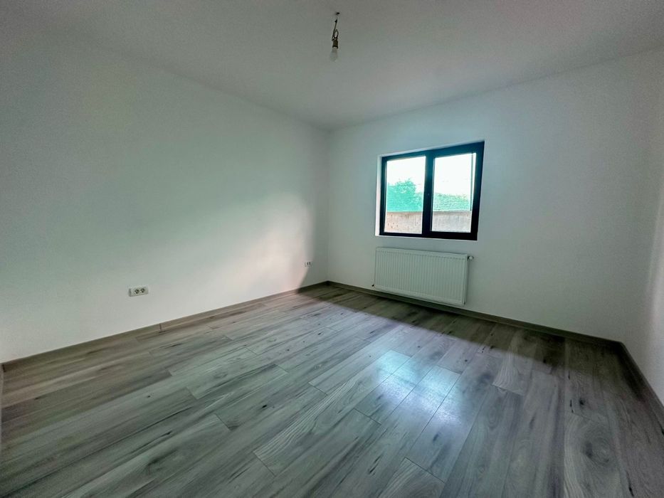 Casă de vânzare 3 camere baie bucătărie