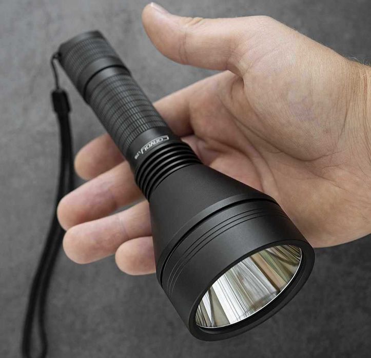 Lanterna tactica Convoy L21B de 3000 Lumeni/1300m