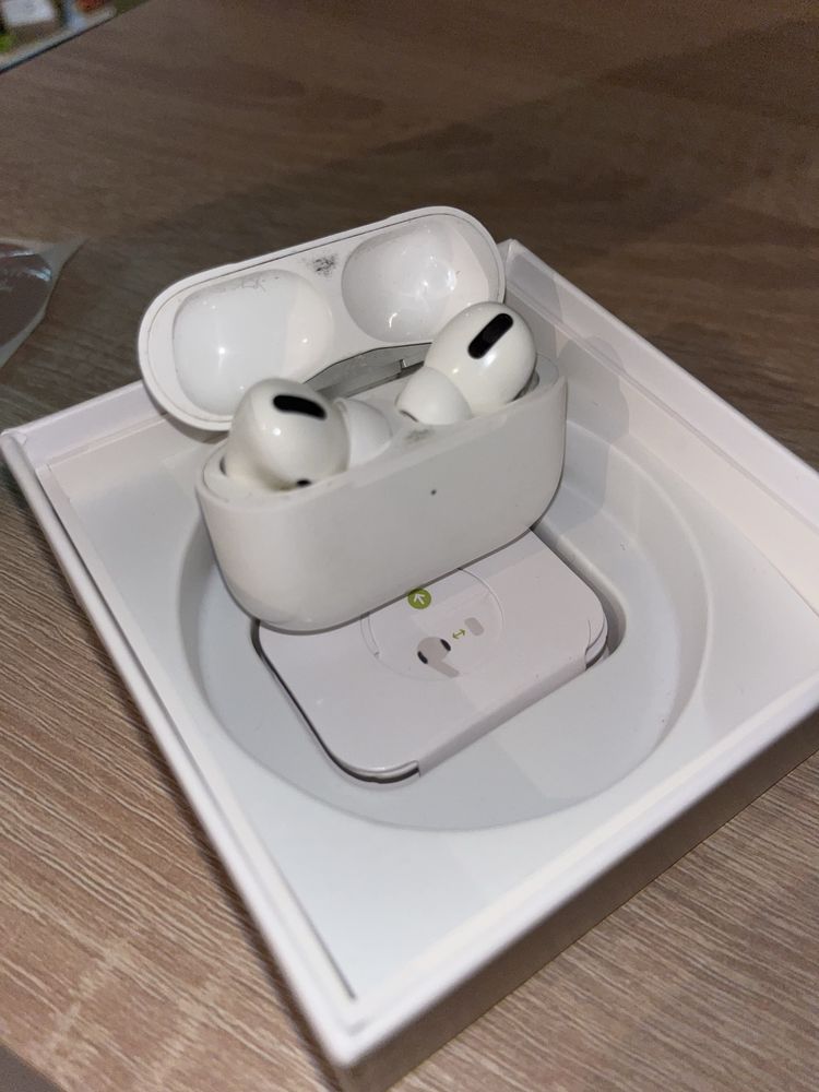 Casti Airpods Pro