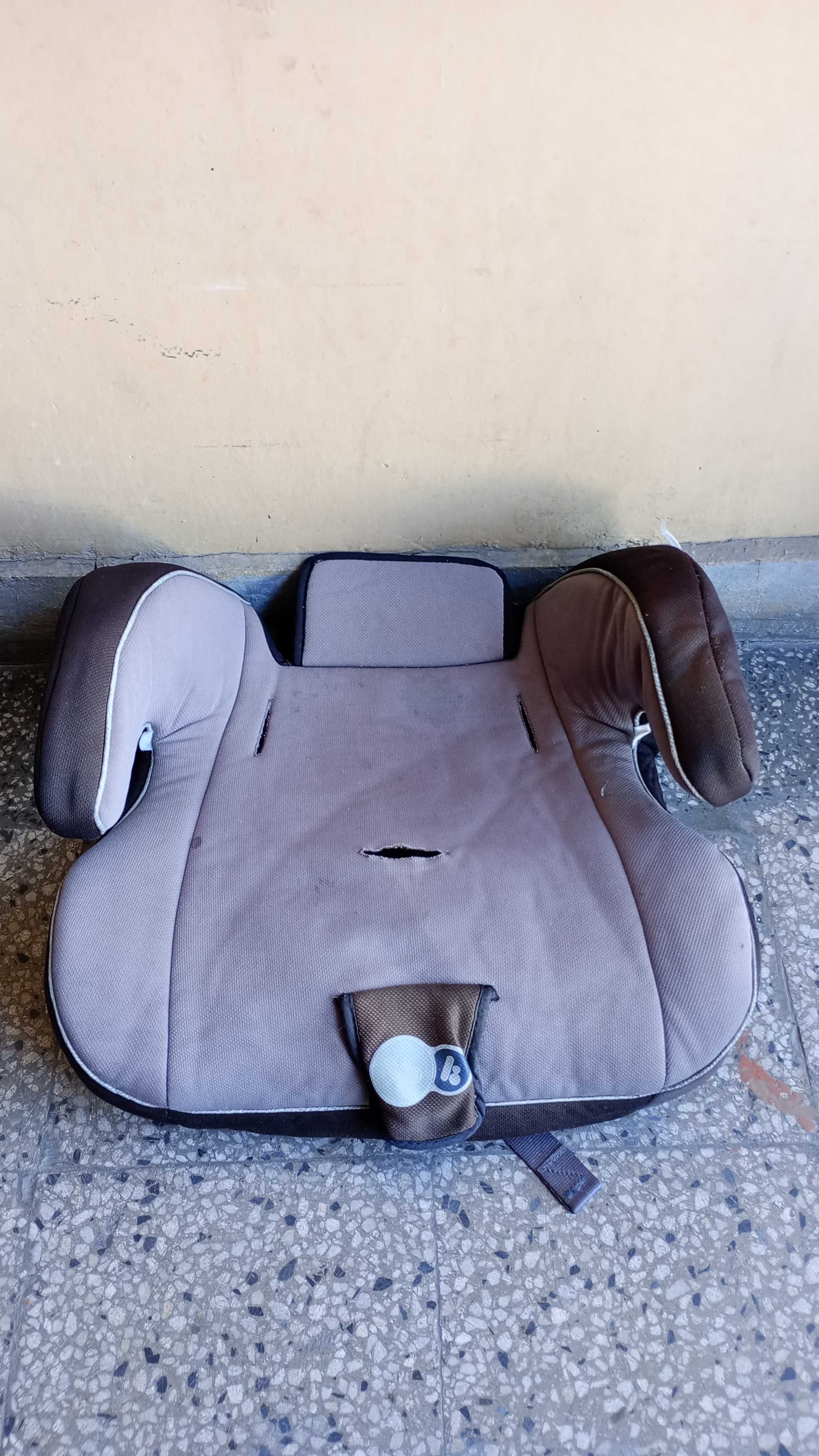 3 бр. детски столчета за кола и детска седалка за тоалетна "Колите"