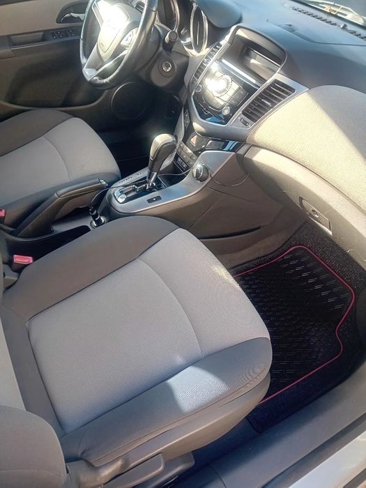 Vand  Schimb cu moto  Chevrolet Cruze  Benzină Automat / 2009