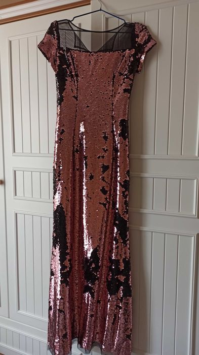 Женское платье с палетками